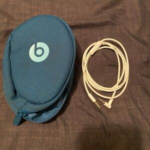 Beats soft case with audio cable.